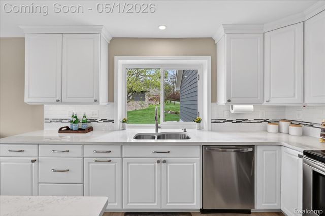 6153 Rosewood Parkway, White Lake Charter Township, MI 48383
