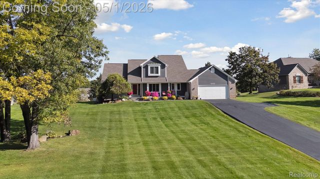 6153 Rosewood Parkway, White Lake Charter Township, MI 48383