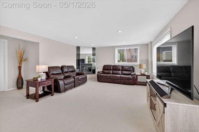 6153 Rosewood Parkway, White Lake Charter Township, MI 48383