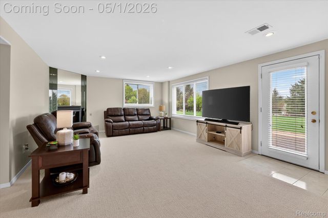 6153 Rosewood Parkway, White Lake Charter Township, MI 48383