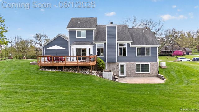 6153 Rosewood Parkway, White Lake Charter Township, MI 48383