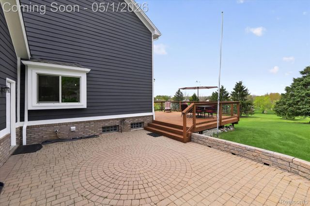 6153 Rosewood Parkway, White Lake Charter Township, MI 48383