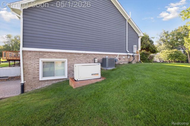 6153 Rosewood Parkway, White Lake Charter Township, MI 48383