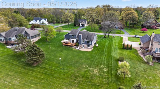 6153 Rosewood Parkway, White Lake Charter Township, MI 48383