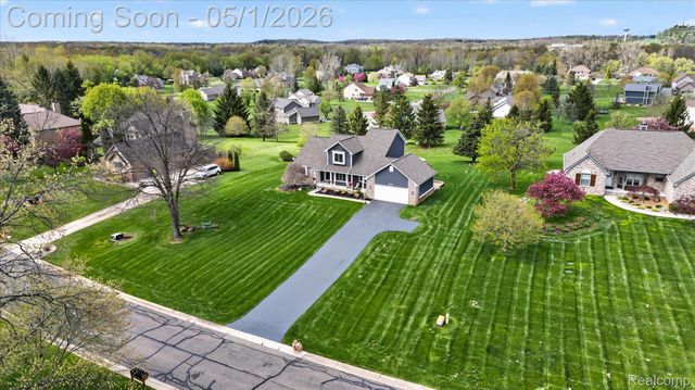 6153 Rosewood Parkway, White Lake Charter Township, MI 48383