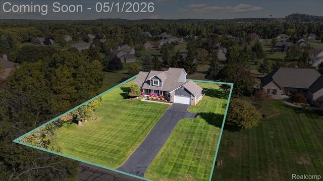 6153 Rosewood Parkway, White Lake Charter Township, MI 48383