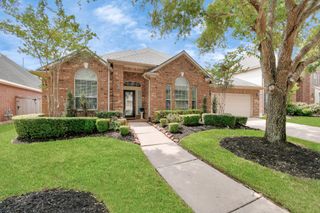 8030 Crescent Knolls Drive, Richmond, TX 77406