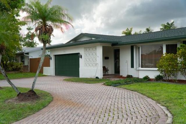 5541 SW 7th Street, Plantation, FL 33317