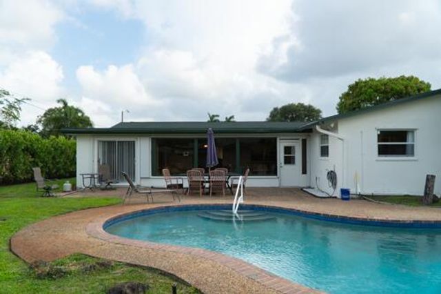 5541 SW 7th Street, Plantation, FL 33317