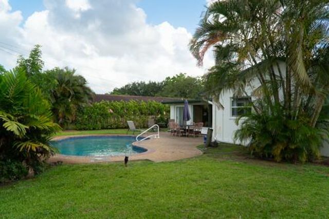 5541 SW 7th Street, Plantation, FL 33317