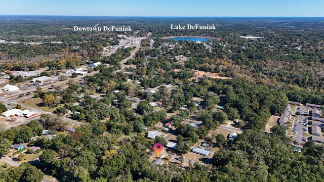 374 S 20th Street, Defuniak Springs, FL 32435