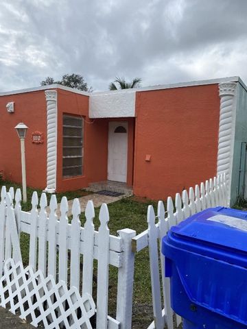 1110 S 29th Avenue, Hollywood, FL 33020