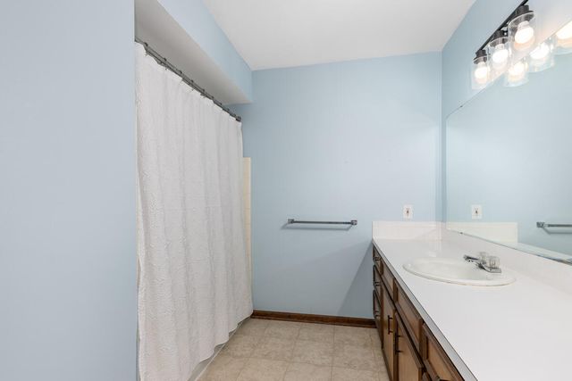 1936 Lockmere Drive Se, City Of Kentwood, MI 49508