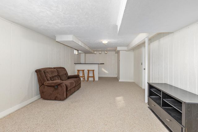 1936 Lockmere Drive Se, City Of Kentwood, MI 49508