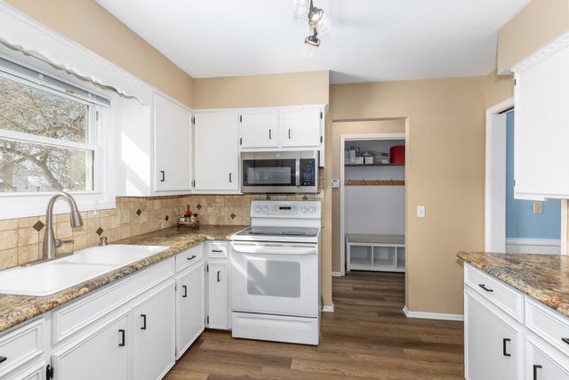 1936 Lockmere Drive Se, City Of Kentwood, MI 49508