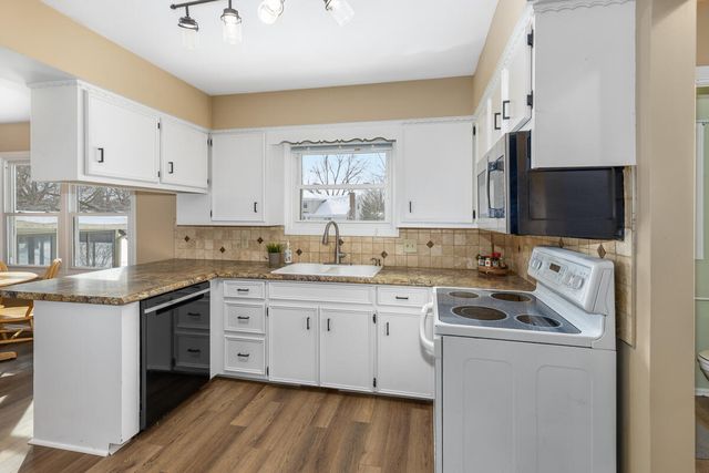 1936 Lockmere Drive Se, City Of Kentwood, MI 49508