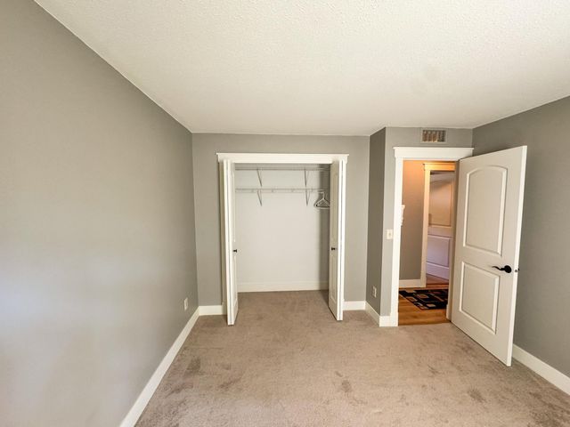 15565 26th Avenue N B, Plymouth, MN 55447