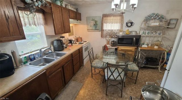 404 Hunter ST, Suffolk, VA 23434