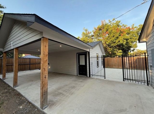 1019 E Waco Avenue, Dallas, TX 75216