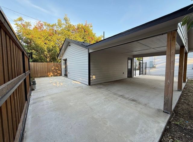 1019 E Waco Avenue, Dallas, TX 75216