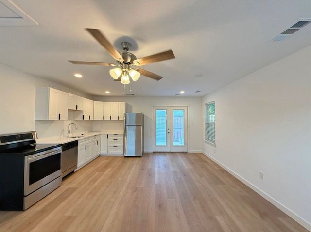 1019 E Waco Avenue, Dallas, TX 75216