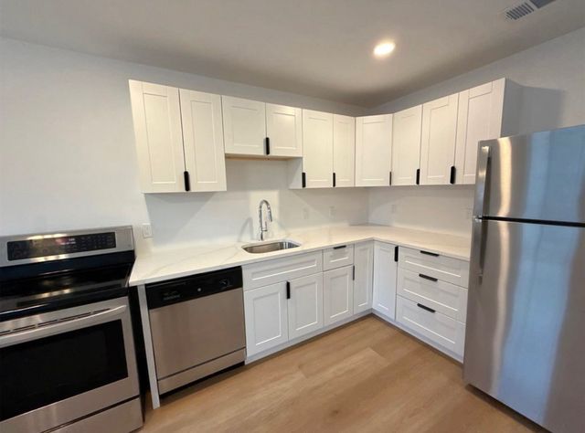 1019 E Waco Avenue, Dallas, TX 75216