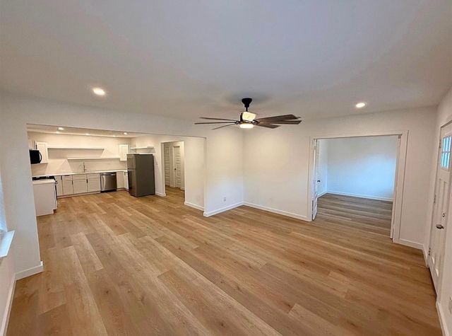 1019 E Waco Avenue, Dallas, TX 75216