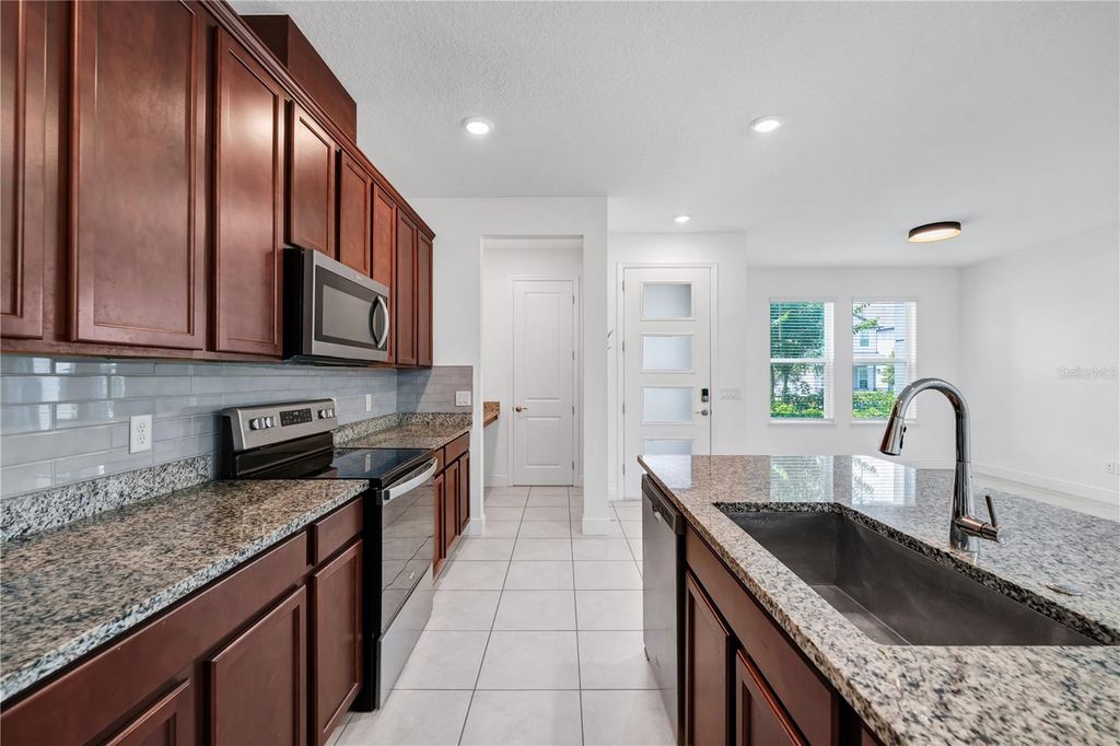 Image 10 of property listing at 7381 ALPINE BUTTERFLY LANE, Orlando, FL 32819