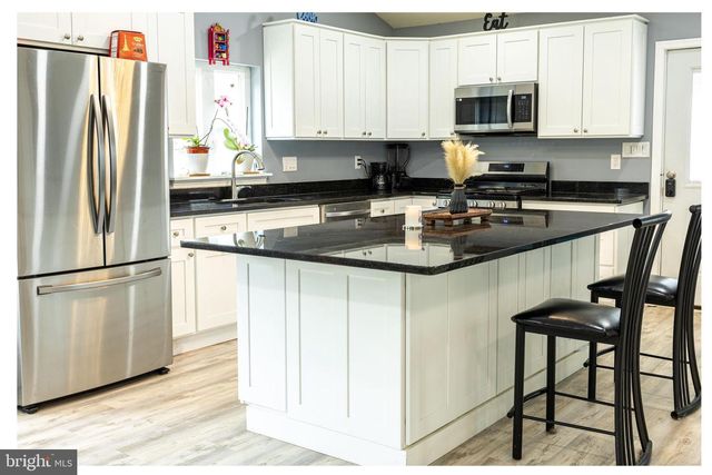 20 COLUMBINE AVE, Browns Mills, NJ 08015