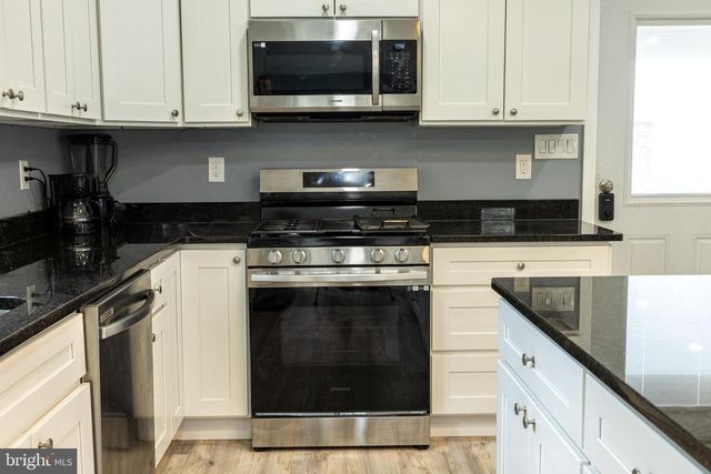 20 COLUMBINE AVE, Browns Mills, NJ 08015