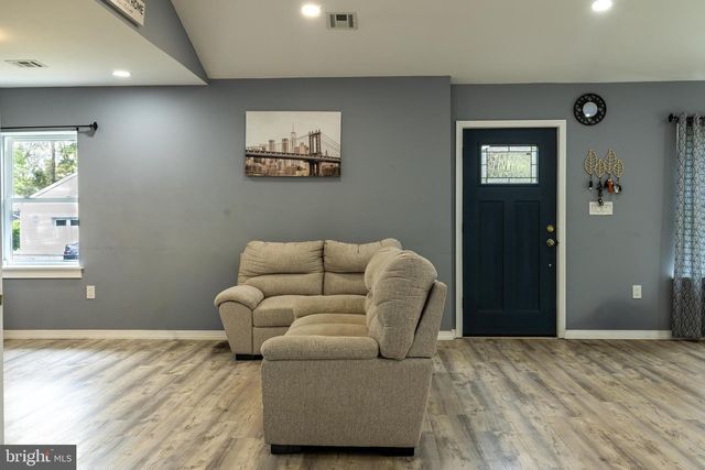 20 COLUMBINE AVE, Browns Mills, NJ 08015