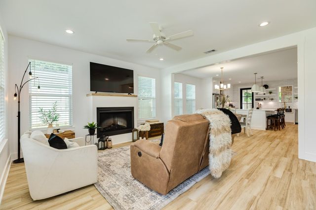 2015 Main Street, Danbury, TX 77534