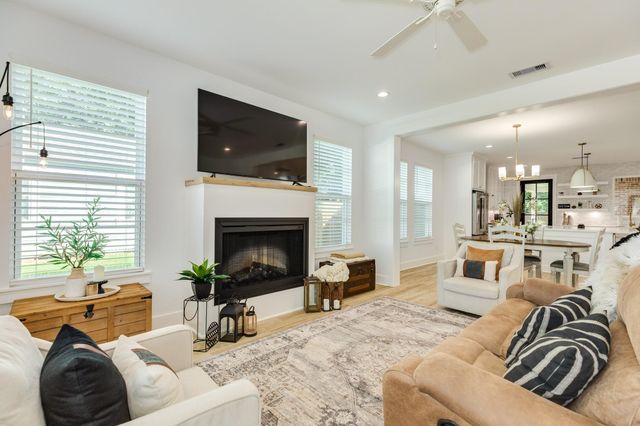 2015 Main Street, Danbury, TX 77534