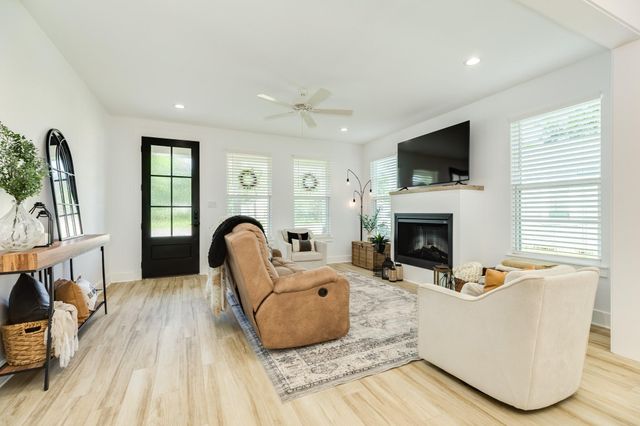 2015 Main Street, Danbury, TX 77534