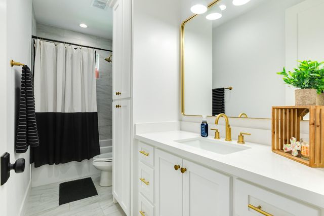 2015 Main Street, Danbury, TX 77534