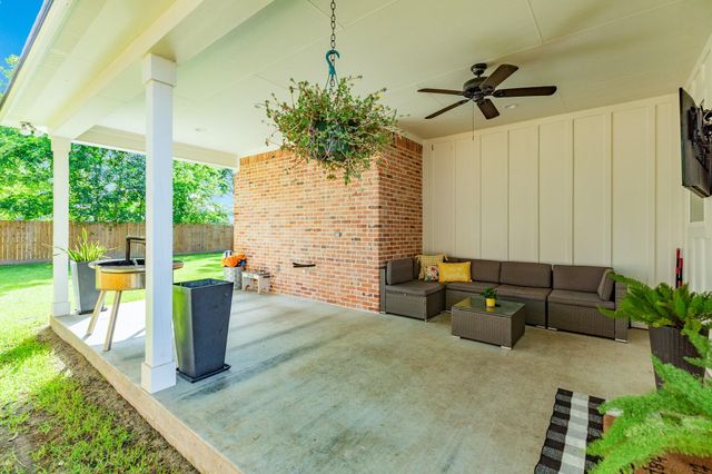 2015 Main Street, Danbury, TX 77534