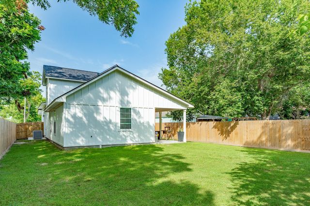 2015 Main Street, Danbury, TX 77534