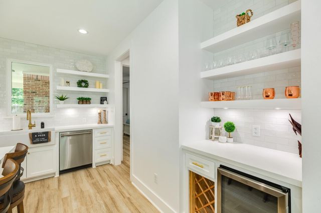 2015 Main Street, Danbury, TX 77534