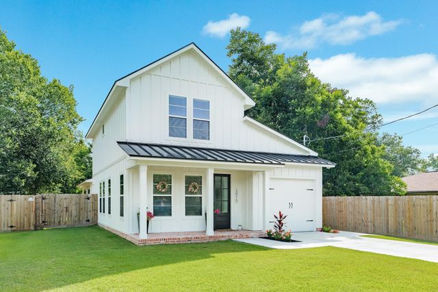 2015 Main Street, Danbury, TX 77534