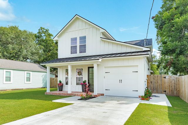 2015 Main Street, Danbury, TX 77534