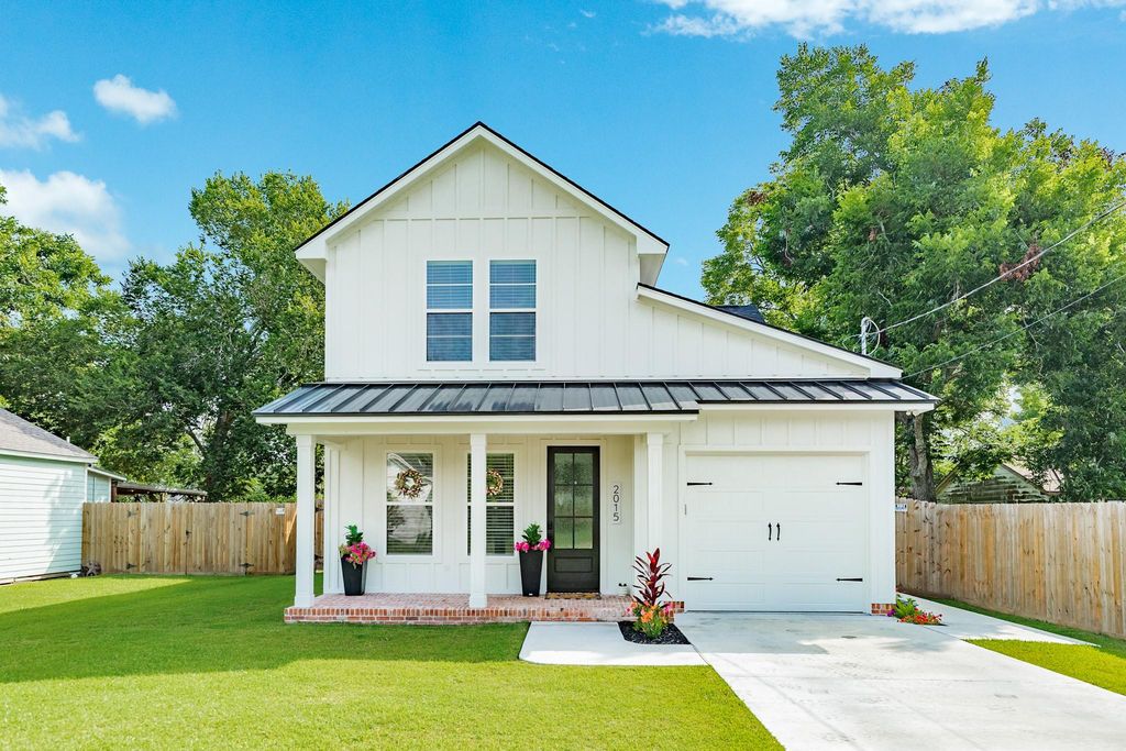 2015 Main Street, Danbury, TX 77534