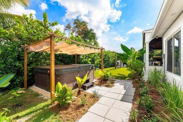 499 NE 28th Road, Boca Raton, FL 33431