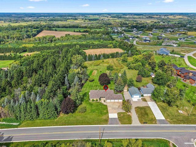 W7610 GRANDVIEW ROAD, Hortonville, WI 54944