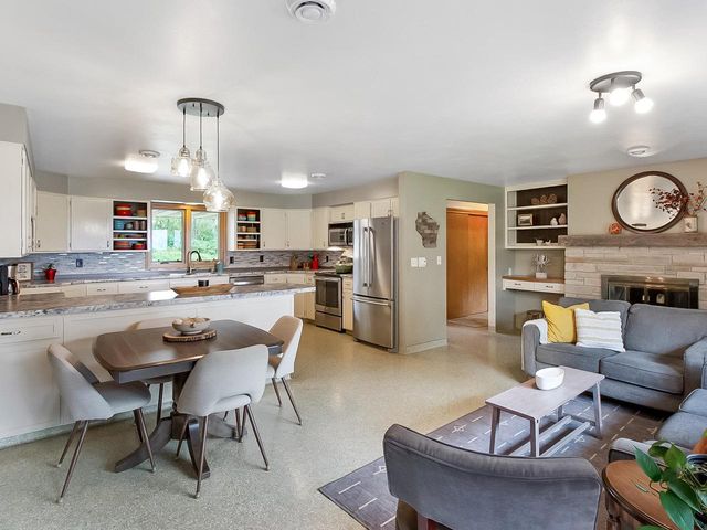 W7610 GRANDVIEW ROAD, Hortonville, WI 54944