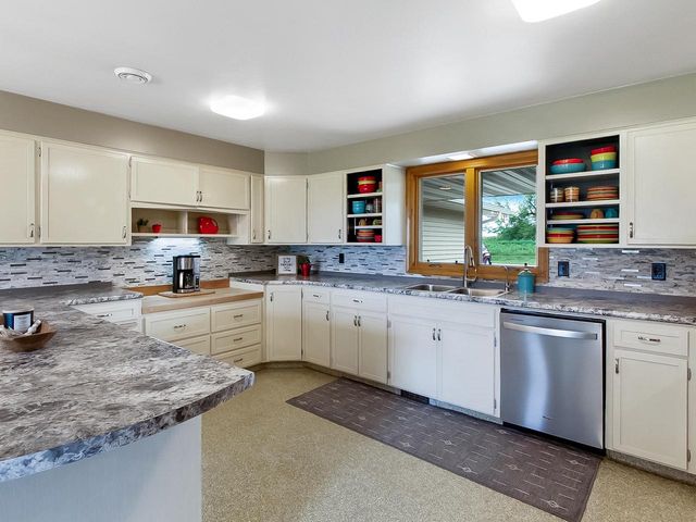 W7610 GRANDVIEW ROAD, Hortonville, WI 54944