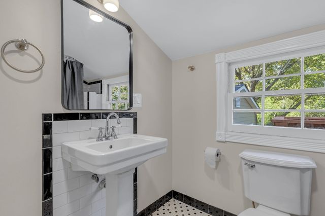 9 Hampton Street, Ware Shoals, SC 29692