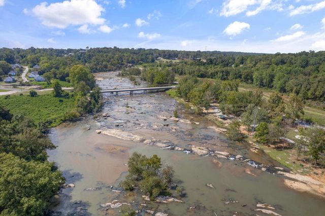 9 Hampton Street, Ware Shoals, SC 29692