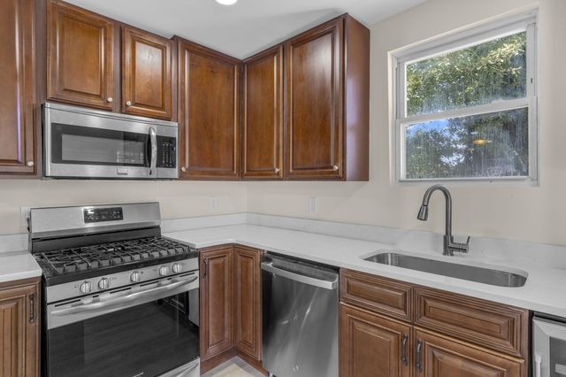 9 Hampton Street, Ware Shoals, SC 29692