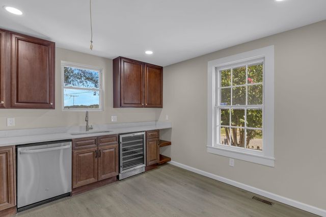 9 Hampton Street, Ware Shoals, SC 29692