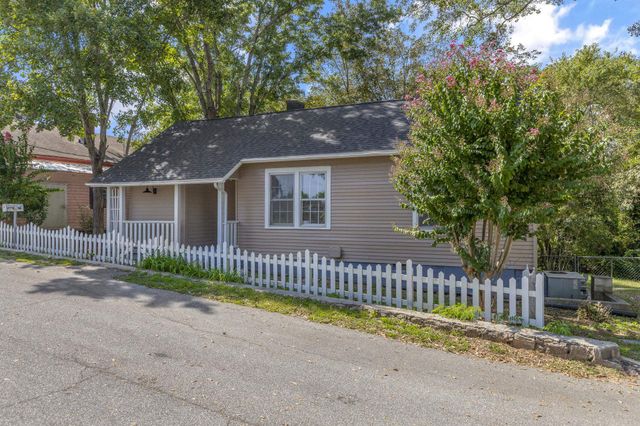 9 Hampton Street, Ware Shoals, SC 29692